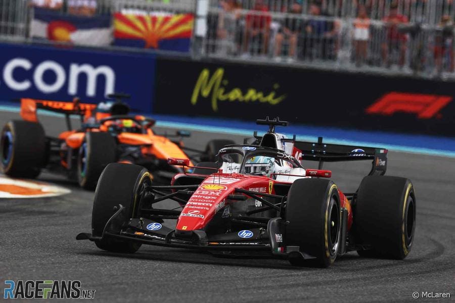Charles Leclerc, Miami GP'de Max Verstappen'i kullanmaya çalışırken. Leclerc'ten Verstappen hamlesi.