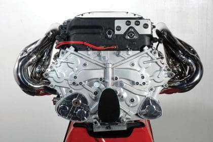 Yeni nesil F1 motorları: V8 motorları hibrit sistemlerle desteklenecek.