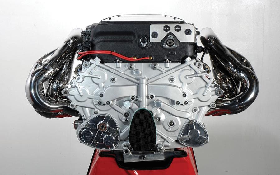 Yeni nesil F1 motorları: V8 motorları hibrit sistemlerle desteklenecek.