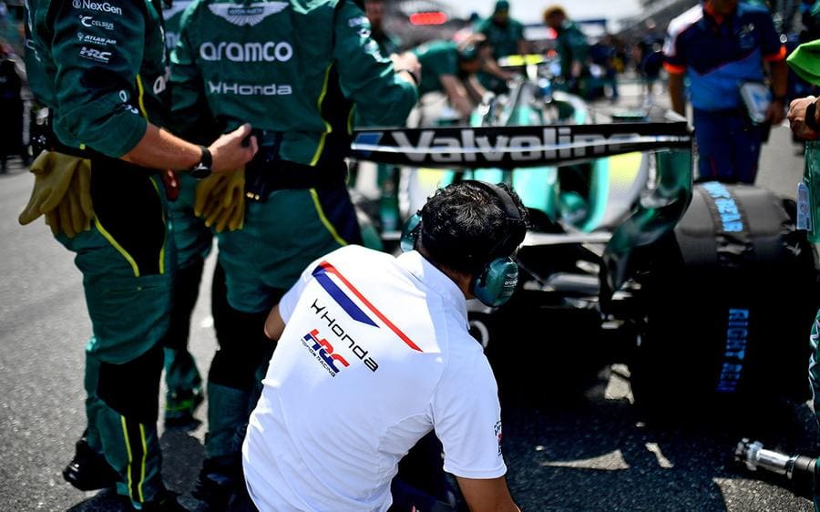 Aston Honda F1 aracı pistte, yeni aerodinamik güncellemelerle test sürüşünde