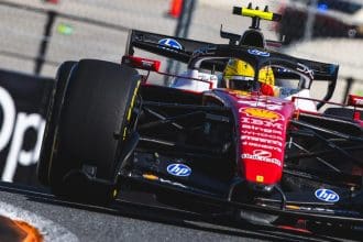 Hamilton simülatörde, 2026 F1 krizi için çözüm arıyor, 120 karakter