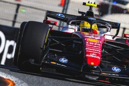 Hamilton simülatörde, 2026 F1 krizi için çözüm arıyor, 120 karakter