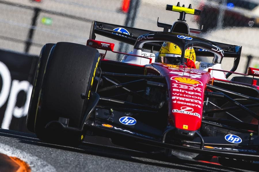 Hamilton simülatörde, 2026 F1 krizi için çözüm arıyor, 120 karakter