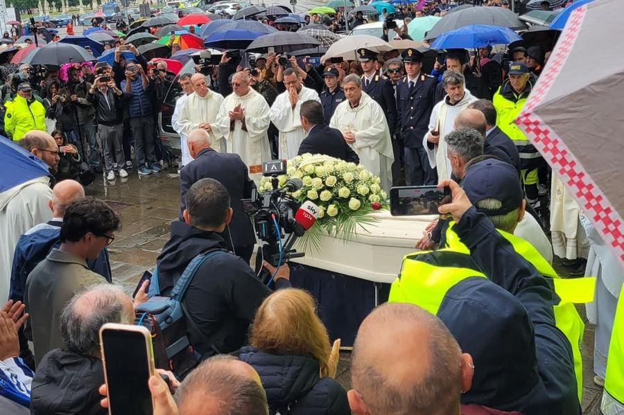 Alex Zanardi'ye veda töreninden bir fotoğraf