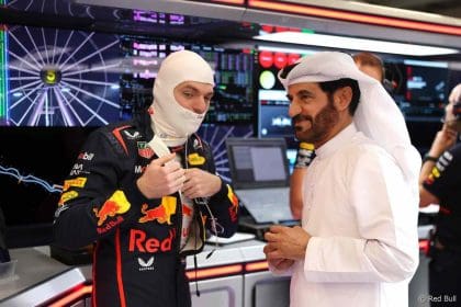 Max Verstappen Red Bull aracıyla yarışırken, F1'de Verstappen ayrılığı spekülasyonları sürüyor