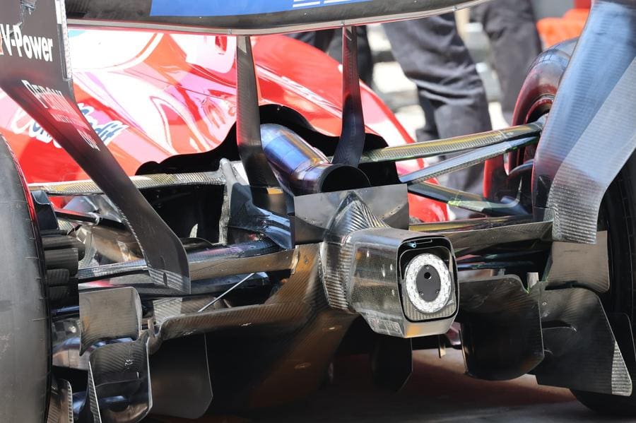 Gary Anderson, Ferrari'nin gri alanlarını değerlendiriyor. F1 analizi, Güçlü F1