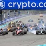 F1 Yayın Hakları anlaşması sonrası padoktan bir görüntü, Sky logosu öne çıkıyor.