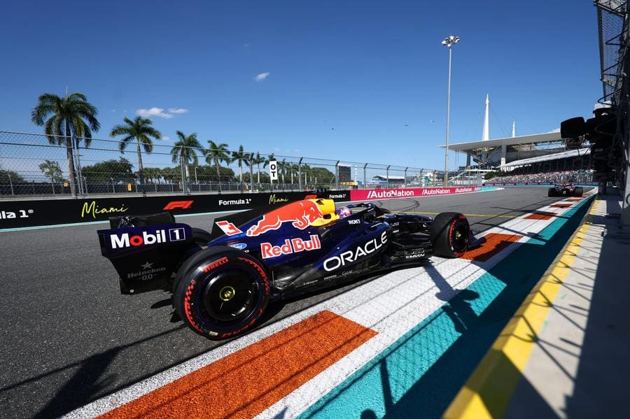 2026 F1 araçları sorunları sürücüleri zorluyor, yeni kurallar tartışma yaratıyor.