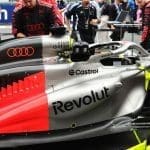 Audi F1 aracı pistte, hız ve dayanıklılık sorunları ön planda, 120 karakter