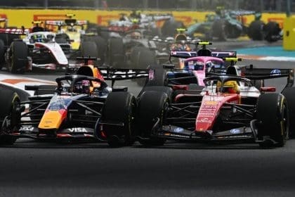 Max Verstappen Miami'de zaferini kutluyor. Verstappen yarış kazanmalı çünkü F1'in geleceği buna bağlı.