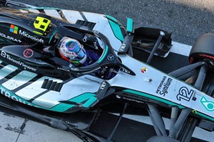Mercedes F1 aracı pistte, Mercedes F1 zayıflığı manşetlerde