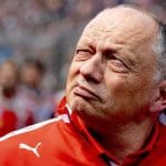 Miami'de tanıtılan Ferrari Güncellemeleri SF-24'e entegre edilmiş halde, pistte görülüyor.