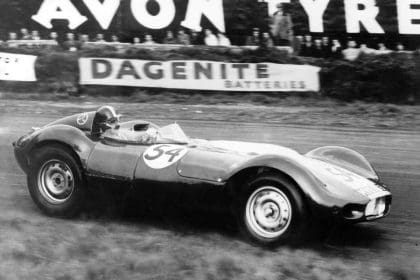 Archie Scott Brown ikonik Lotus'u ile Spa pistinde, 125 karakter max