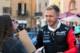 Kevin Magnussen WEC aracında yarışırken, WEC nasıl izlenir sorusuna odaklanıyor, 125 karakter max