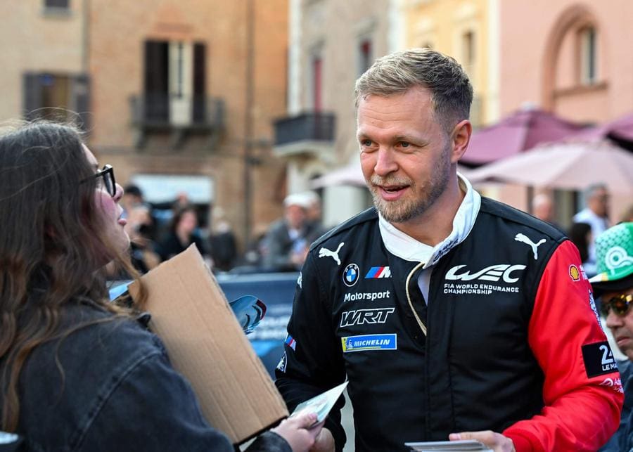Kevin Magnussen WEC aracında yarışırken, WEC nasıl izlenir sorusuna odaklanıyor, 125 karakter max