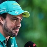 Fernando Alonso Aston Martin padokta, Alonso'dan Şok Sözler sonrası düşünceli