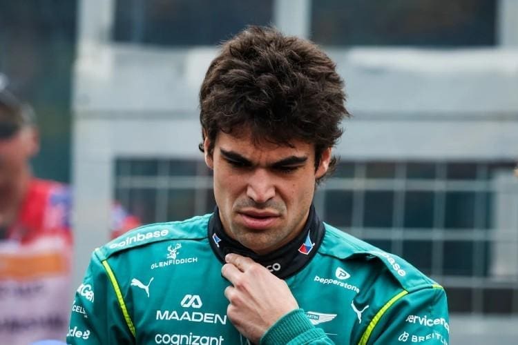 Lance Stroll, Aston Martin aracıyla padokta; Aston Martin zaferi hedefliyor.