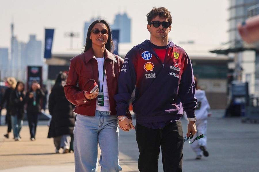 Charles Leclerc yeni 20 milyon dolarlık süper yatıyla poz veriyor