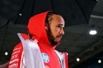Lewis Hamilton Ferrari'siyle Miami'de Hamilton'dan Vice City konseptli video çekiyor.