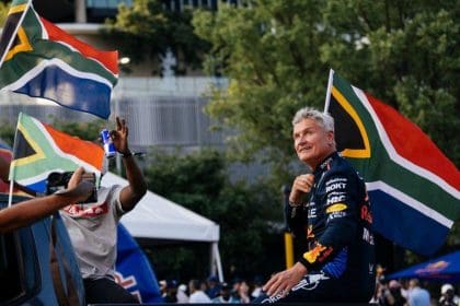 Güney Afrika Kyalami pisti ve F1 araçları görseli. F1 Güney Afrika heyecanı