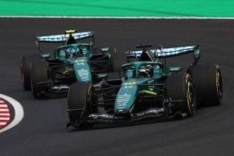 Aston Martin'in 2026 F1 Sezonu aracı pistte, Adrian Newey tasarımı