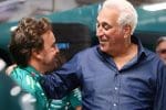 Fernando Alonso, Aston Martin aracıyla pistte sürüş yaparken