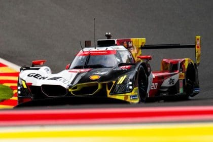 BMW Tarihi Duble yaptı, Robin Frijns liderliğindeki BMW M Hybrid V8 zaferi kutluyor
