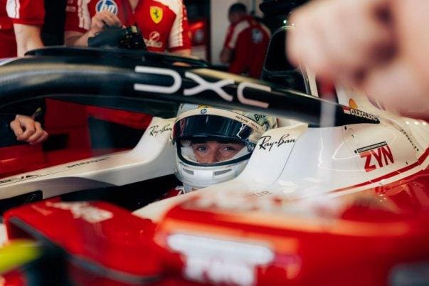 Charles Leclerc öne geçme mücadelesinde rakiplerini zorluyor