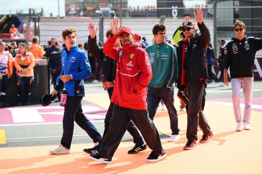 Lewis Hamilton ve Franco Colapinto'nun Miami GP sonrası iyi sportmenlik örneği