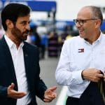 Formula 1 araçları pistte yarışırken, motor teknolojileri arasındaki F1 Motor Savaşı geleceği şekillendiriyor.