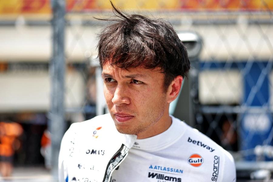 Alex Albon, Williams F1 aracıyla Miami Grand Prix'sinde mücadele ediyor.