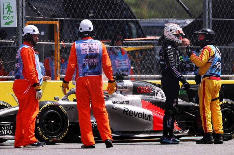 Audi'nin Miami F1 Haftasonu'nda yaşadığı talihsizlikleri gösteren bir fotoğraf.