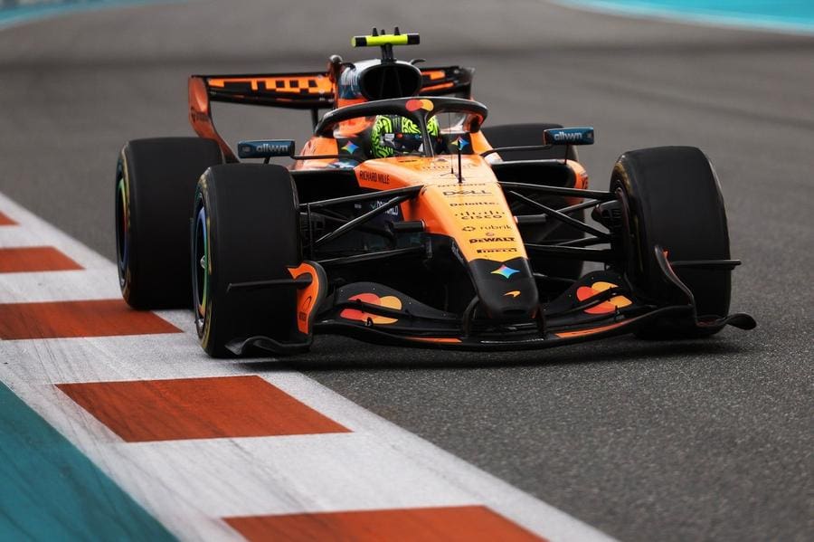 Miami GP: McLaren strateji hatası nedeniyle liderliği kaybetti.