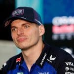 Max Verstappen Miami GP'de spin atarken, dahiyane bir hamleyle aracı kontrol altında tutuyor.