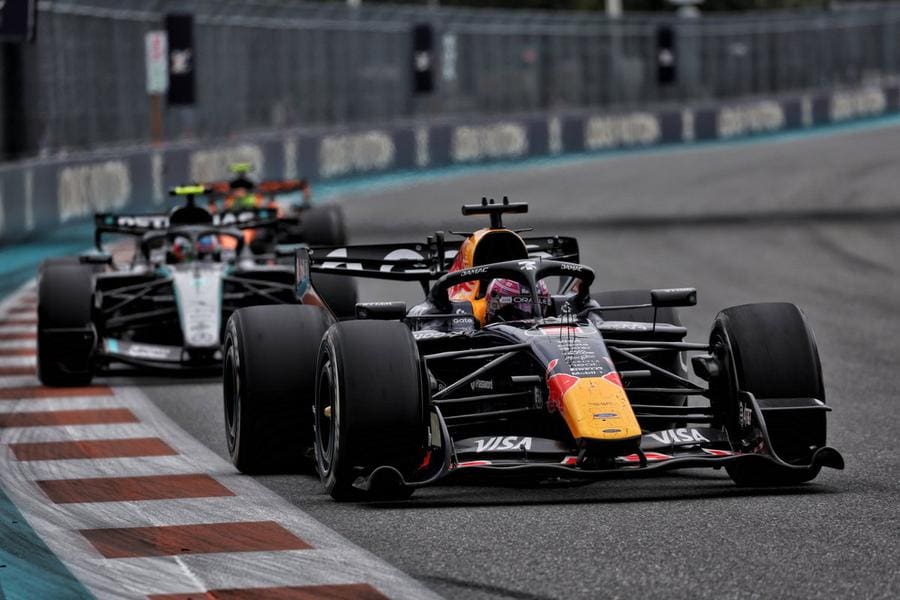 Red Bull aracı Miami Grand Prix'sinde, Red Bull Mercedes farkı kapandı.
