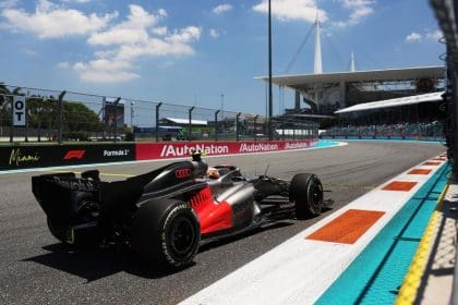 Audi F1'de Güvenilirlik Sorunları: Araç pistte zor anlar yaşıyor.