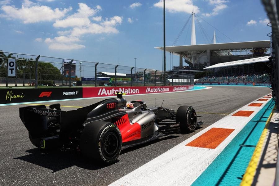 Audi F1'de Güvenilirlik Sorunları: Araç pistte zor anlar yaşıyor.