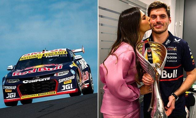 Max Verstappen Bathurst yarışında Red Bull Supercar aracıyla Mount Panorama'da