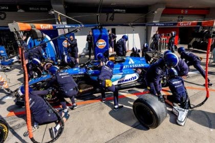 Williams F1 takımı, pit alanında Kanada için ileri bir adım hazırlığı yapıyor.