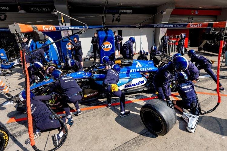 Williams F1 takımı, pit alanında Kanada için ileri bir adım hazırlığı yapıyor.