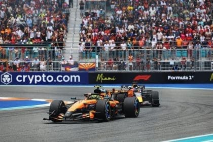 Red Bull Miami yarışında Max Verstappen aracıyla mücadele ediyor