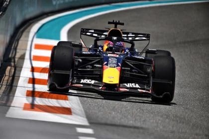 Red Bull'un RB22 aracı Max Verstappen ile Miami GP'de (Red Bull evrimi)