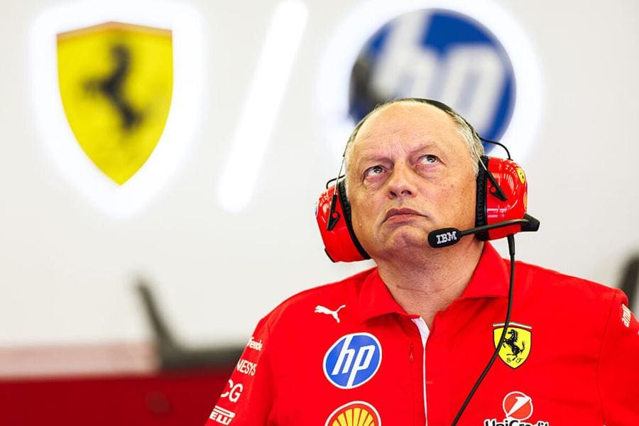Ferrari güncellemeleri tartışması: Vasseur ve takım Bahreyn testinde.