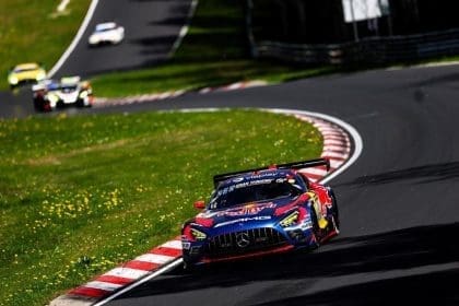 Max Verstappen, Nürburgring 24 Saat yarışında Mercedes GT3 aracıyla mücadele ediyor.