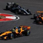 McLaren F1 aracı pistte, F1 Şampiyonluk hedefi için hızla ilerliyor.