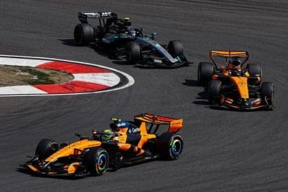 McLaren F1 aracı pistte, F1 Şampiyonluk hedefi için hızla ilerliyor.