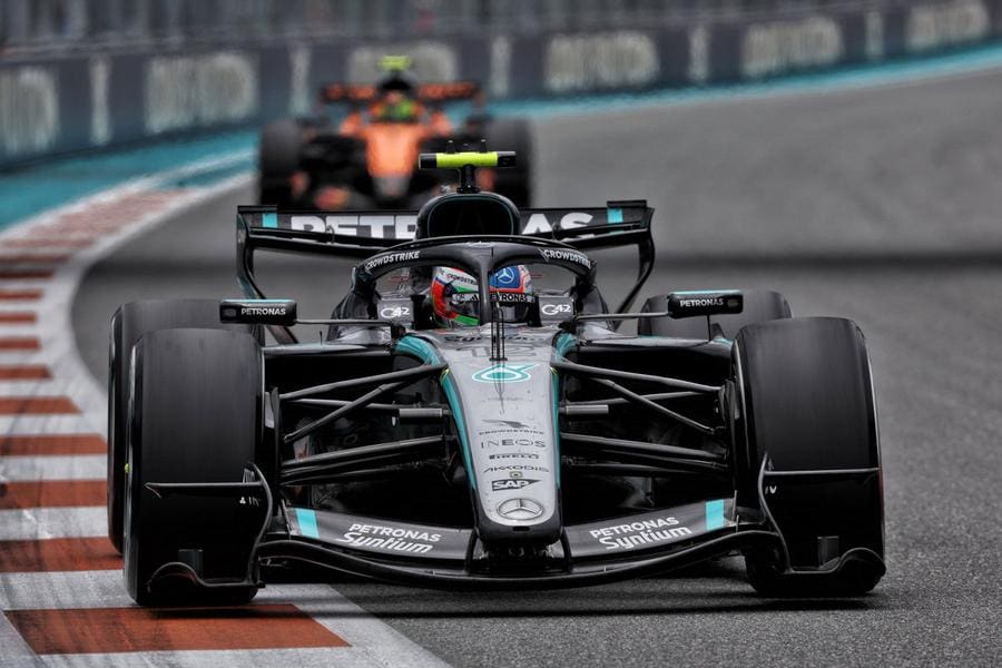 McLaren F1 aracı pistte, F1 2026 hazırlıkları devam ediyor