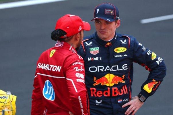 Max Verstappen F1 aracıyla pistte, F1 pilotları arasında şampiyonluk mücadelesi