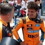 Intel McLaren F1 ortaklığı ile McLaren aracının kokpiti ve Intel logosu