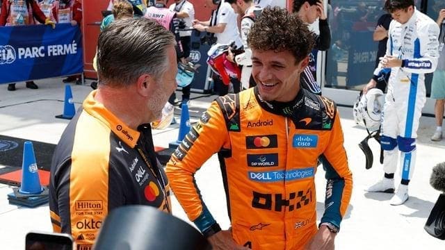 Intel McLaren F1 ortaklığı ile McLaren aracının kokpiti ve Intel logosu